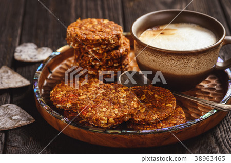 Healthy no baked grain cookies with goji berries. Healthy no baked grain cookies with goji berries. 38963465