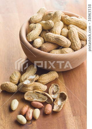 The peeled peanuts. The peeled peanuts. 38963538