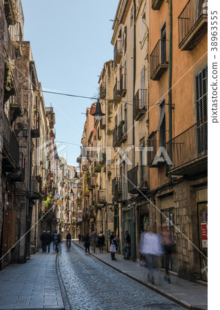 Cityscape along the Girona Onar river in Spain 38963555