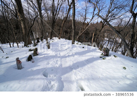 Sapporo Maruyama eighty-eight rock buffs along the trail Sapporo Maruyama eighty-eight rock buffs along the trail 38965536