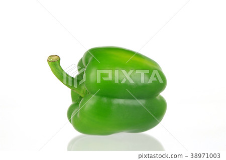 green bell pepper isolated on white background green bell pepper isolated on white background 38971003
