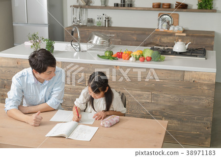Father teaching studies Father father Dad girl Girls' sense of life Father teaching studies Father father Dad girl Girls' sense of life 38971183