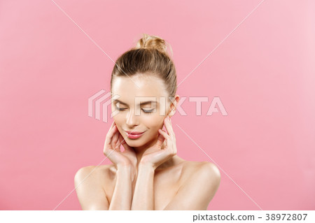 Beauty Spa Concept - Caucasian Woman with perfect 38972807