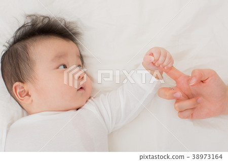 嬰兒手 38973164