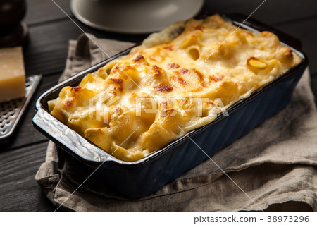 Mac and cheese 38973296