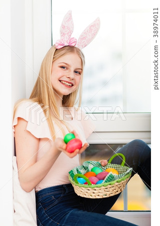 Teenage girl holding Easter eggs 38974011