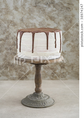 Naked drip wedding cake Naked drip wedding cake 38974147