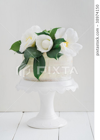 Naked wedding cake with camellias Naked wedding cake with camellias 38974150