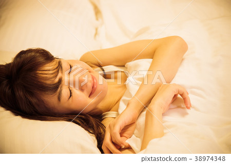 酒店女人睡覺睡覺 38974348