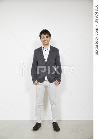 男性肖像 38974816