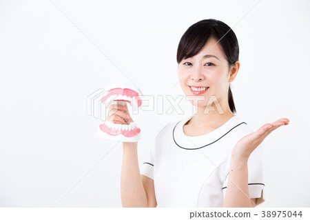 Cosmetic dental staff Cosmetic dental staff 38975044