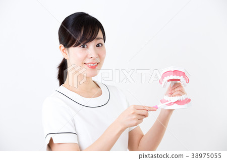 Cosmetic dental staff 38975055