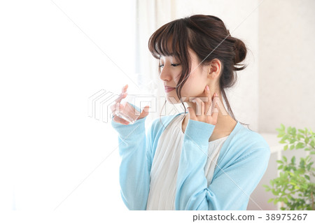 Drink water Drink water 38975267