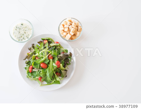 fresh vegetable salad 38977109