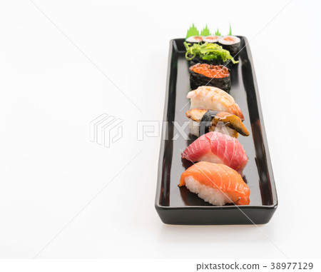mixed sushi set - japanese food 38977129