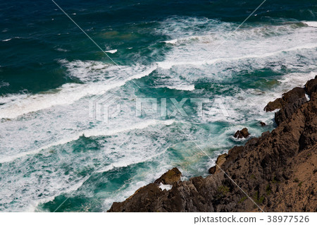Scene to see the sea from a cliff 38977526