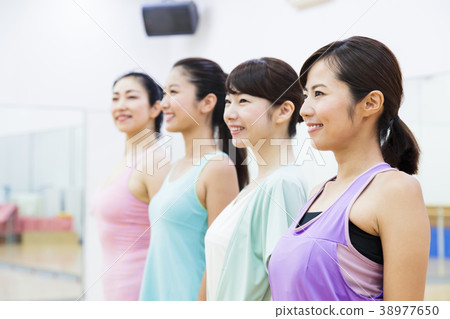 有氧運動健身健美操健身房婦女行使 38977650