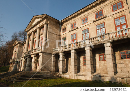 The building of the old ducal palace 38978681