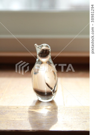 玻璃企鵝雕像 38981294