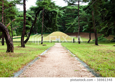 Shilla Talehae Royal Tomb, Gyeongju City, Gyeongbuk Shilla Talehae Royal Tomb, Gyeongju City, Gyeongbuk 38981348