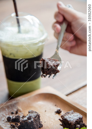A piece of brownie cake with green tea drink 38982060
