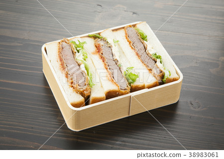 Beef fillet cutlet 38983061