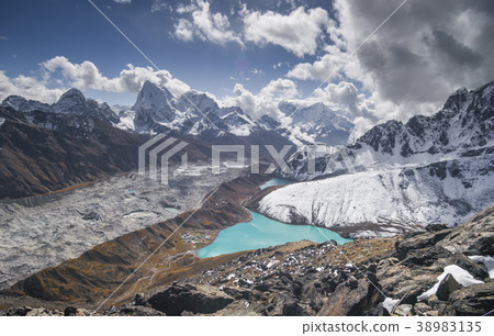 Gokyo village and lake Cholatse, Ngozumpa Glacier 38983135