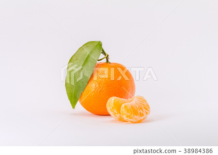 Ripe mandarin orange citrus. Ripe mandarin orange citrus. 38984386
