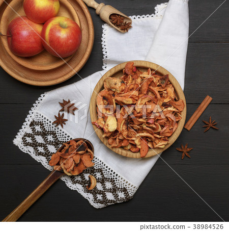 Dried apple slices in an wooden plate Dried apple slices in an wooden plate 38984526