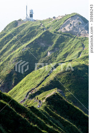 Amazing view of the sea of emerald green and Kamisuiki / Sightseeing image of Hokkaido Shakotan-cho 38986243