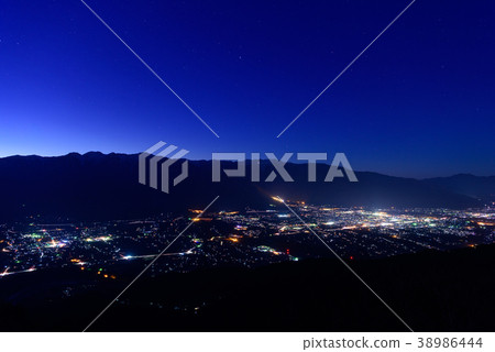 長野中央阿爾卑斯山和駒根市的夜景 38986444