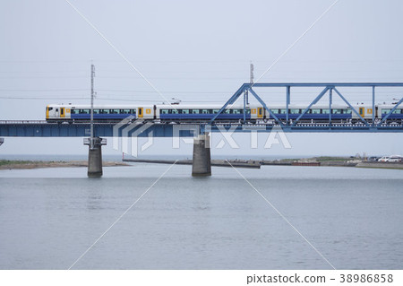 系列Sazanami No. 255穿過Kamiso Pass的鐵橋 38986858