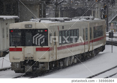 冬天Hakadasen Kiha 110（復興油漆） 38986864