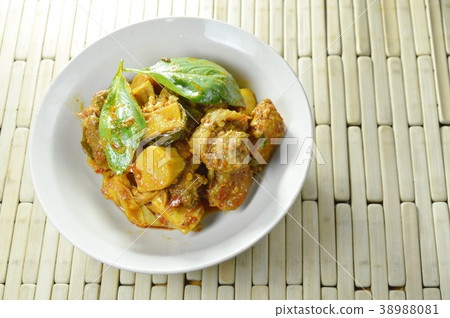 spicy fried chicken with bamboo shoot curry  38988081