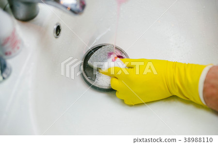 hand in the yellow glove wash sink sponge hand in the yellow glove wash sink sponge 38988110