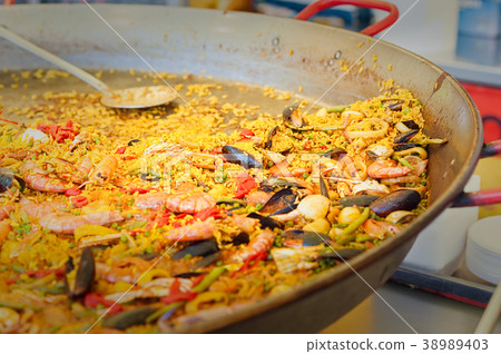 Traditional Spanish paella with seafood Traditional Spanish paella with seafood 38989403