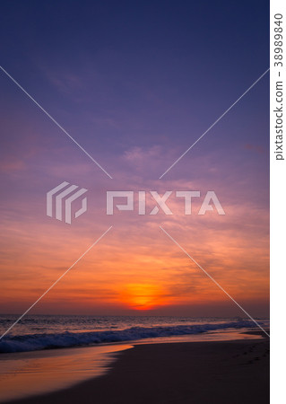 Landscape of sunset on the beach 38989840