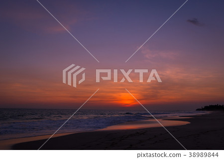 Landscape of sunset on the beach 38989844