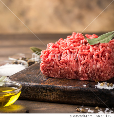 Fresh raw beef minced meat 38990149