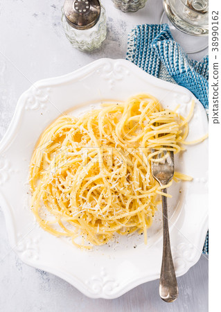 Italian pasta with pecorino cheese 38990162