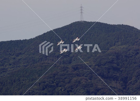 Japan Self-Defense Force T-5 domestic primary training aircraft flying acrobat formation against the background of the mountain in Seto at the air show at the base of Ogetsu 38991156