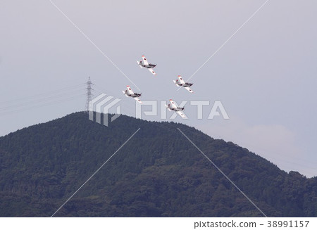 Japan Self-Defense Force T-5 domestic primary training aircraft flying acrobat formation against the background of the mountain in Seto at the air show at the base of Ogetsu 38991157