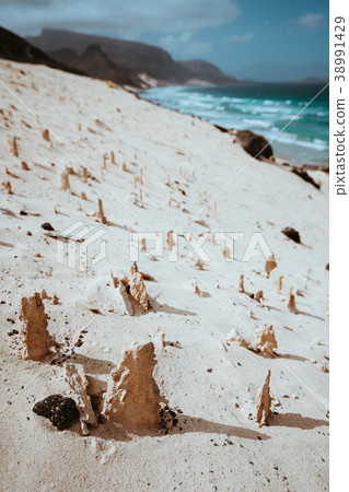 Bizarre sandstone formations in the lunar 38991429