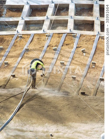 We mix long fiber for slope protection and greening and spray vegetation base material We mix long fiber for slope protection and greening and spray vegetation base material 38991664