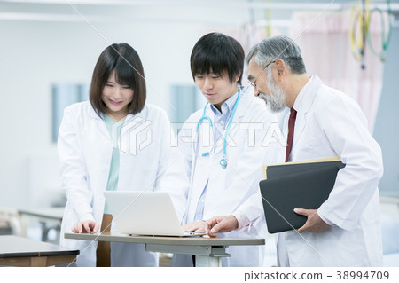 Doctor image Medical school image 38994709