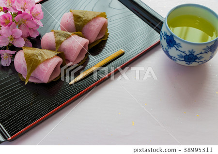 Japanese sweets in spring Japanese sweets in spring 38995311