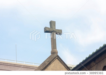 藍天和教堂的十字架 藍天和教堂的十字架 38995381