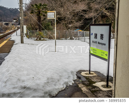 JR Hikyo站Moroyaj站沿著San-in Geopark的岸邊 JR Hikyo站Moroyaj站沿著San-in Geopark的岸邊 38995835