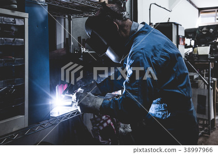 製造工程師焊接 38997966