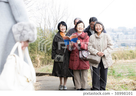 Senior tourism 38998101